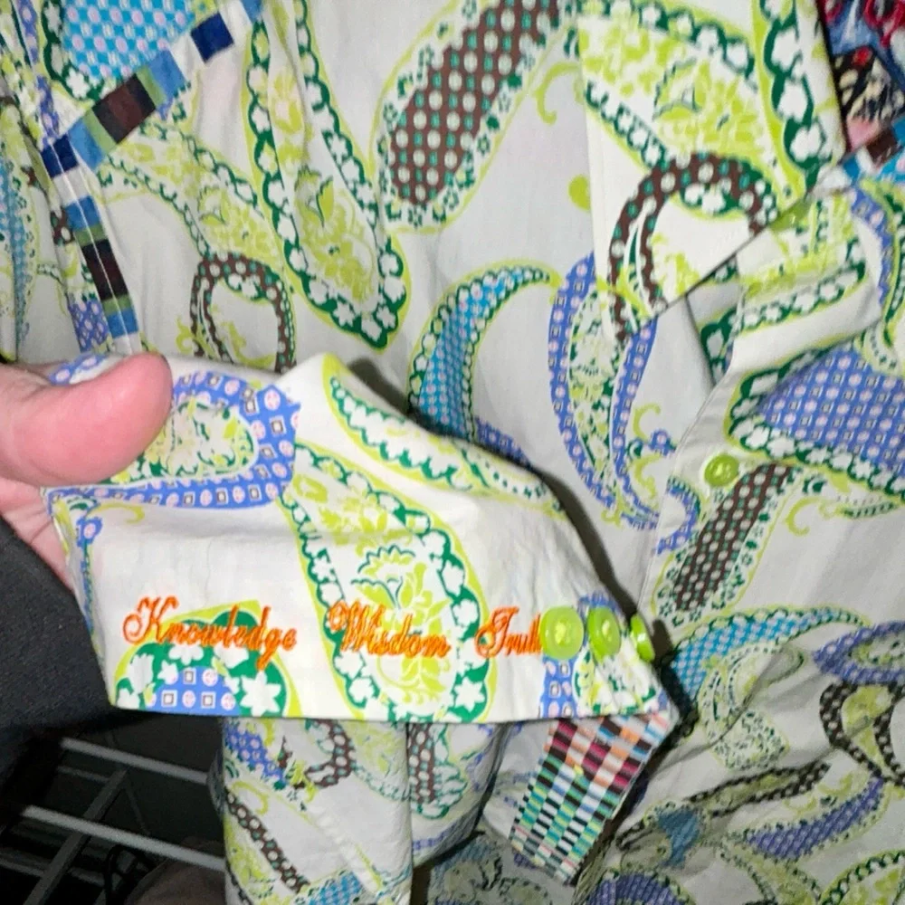 Very Groovy 🕺🏻🪩Robert Graham Vibrant Paisley Button Down Shirt - Picture 6 of 9